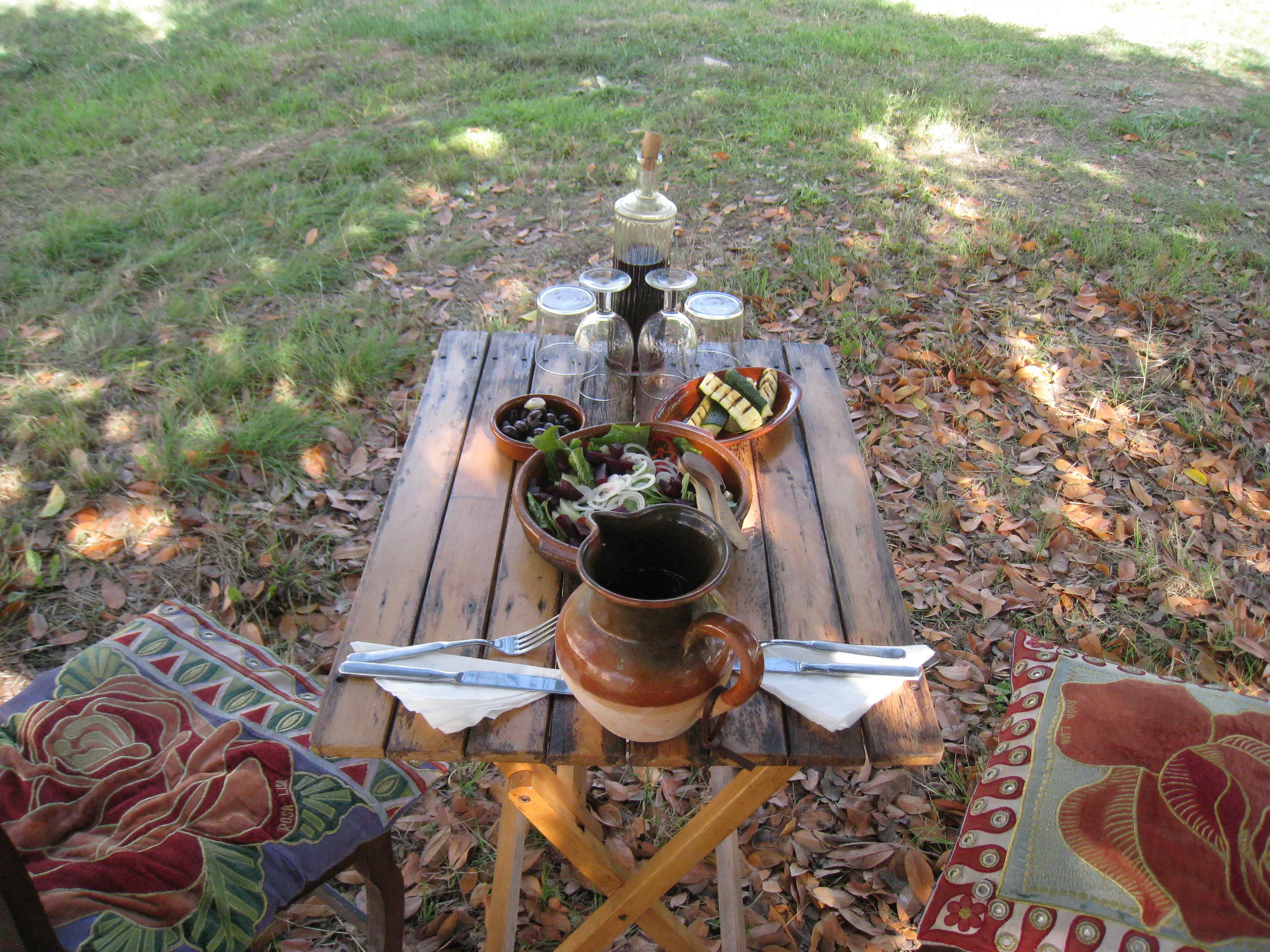 Calçots worden geroosterd voor de Calçotada