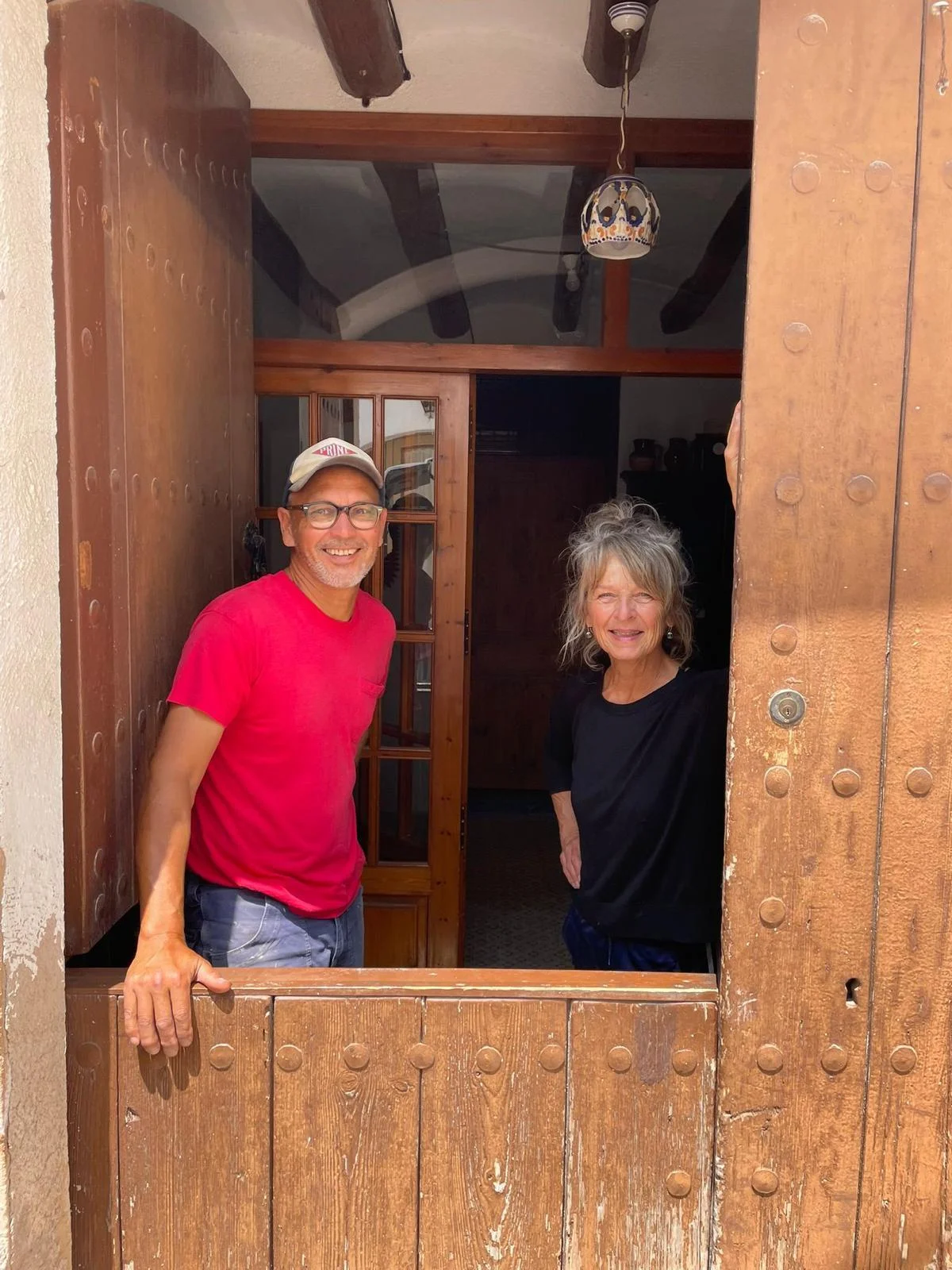 Joana and Chris, the owners of Cal Guixater