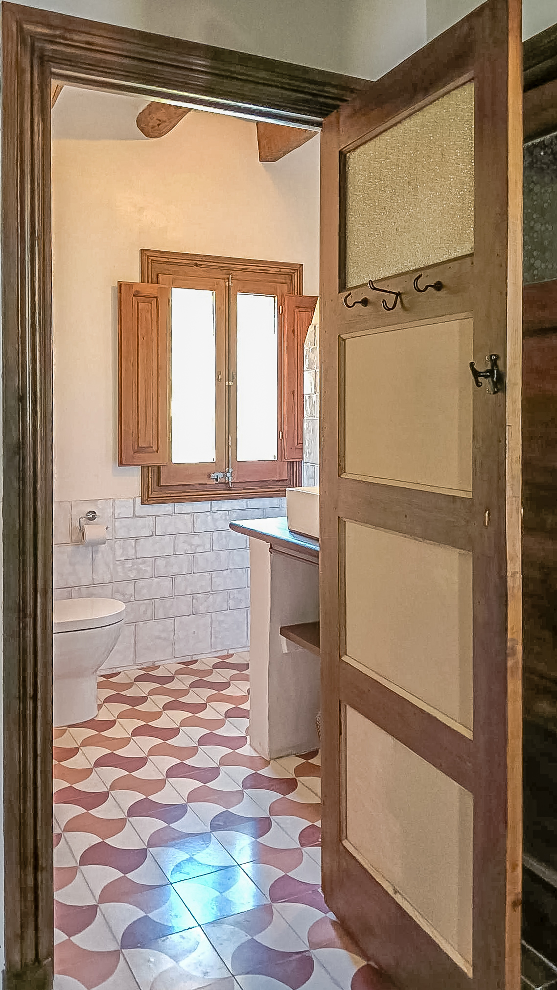 Bathroom Doorway Cal Guixater 3